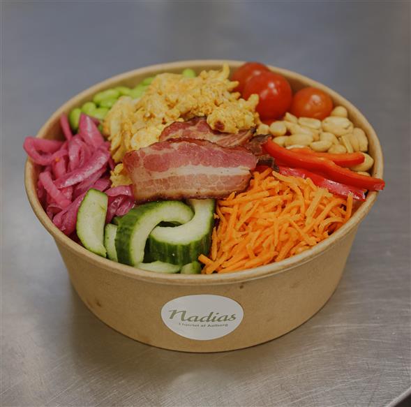 Saladbowl med kylling og bacon